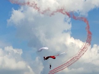 Fly Fest w Piotrkowie Trybunalskim. Na lotnisko Aeroklubu Piotrkowskiego przybyło 12 tys. ludzi