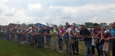 Fly Fest w Piotrkowie Trybunalskim. Na lotnisko Aeroklubu Piotrkowskiego przybyło 12 tys. ludzi