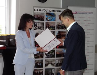 Klasa politechniczna w II LO w Wieluniu pod patronatem firmy Wielton i Politechniki Łódzkiej ze stuprocentową zdawalnością matury