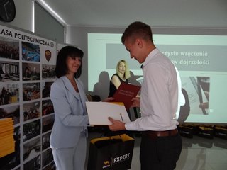 Klasa politechniczna w II LO w Wieluniu pod patronatem firmy Wielton i Politechniki Łódzkiej ze stuprocentową zdawalnością matury