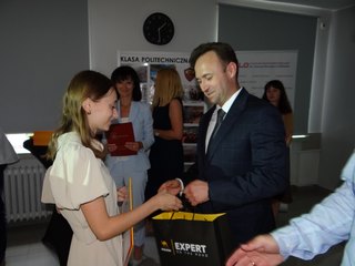 Klasa politechniczna w II LO w Wieluniu pod patronatem firmy Wielton i Politechniki Łódzkiej ze stuprocentową zdawalnością matury