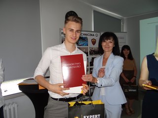 Klasa politechniczna w II LO w Wieluniu pod patronatem firmy Wielton i Politechniki Łódzkiej ze stuprocentową zdawalnością matury