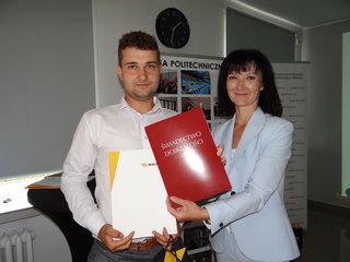 Klasa politechniczna w II LO w Wieluniu pod patronatem firmy Wielton i Politechniki Łódzkiej ze stuprocentową zdawalnością matury