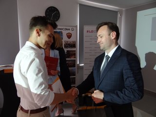 Klasa politechniczna w II LO w Wieluniu pod patronatem firmy Wielton i Politechniki Łódzkiej ze stuprocentową zdawalnością matury