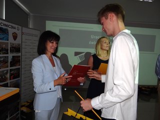 Klasa politechniczna w II LO w Wieluniu pod patronatem firmy Wielton i Politechniki Łódzkiej ze stuprocentową zdawalnością matury