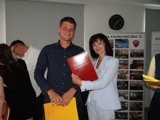 Klasa politechniczna w II LO w Wieluniu pod patronatem firmy Wielton i Politechniki Łódzkiej ze stuprocentową zdawalnością matury