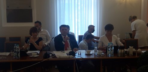„Zacznijcie budować, a nie burzyć” - apeluje mieszkaniec Wielunia. Trwa sesja Rady Miejskiej