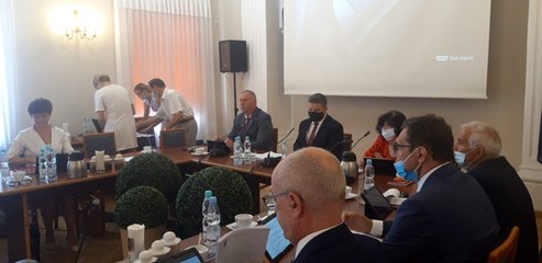 „Zacznijcie budować, a nie burzyć” - apeluje mieszkaniec Wielunia. Trwa sesja Rady Miejskiej