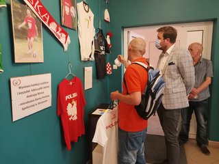 Kolekcja piłkarska Andrzeja Mroza prezentowana jest w Powiatowej Bibliotece Publicznej w Wieluniu