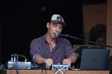 Żytstoock za nami. Impreza w stodole przyciągnęła artystów i performersów