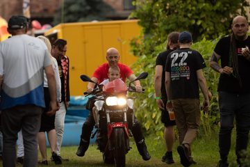 Żytstoock za nami. Impreza w stodole przyciągnęła artystów i performersów
