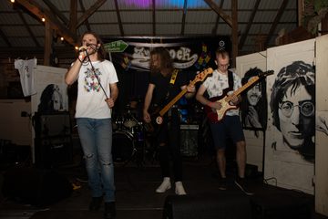 Żytstoock za nami. Impreza w stodole przyciągnęła artystów i performersów