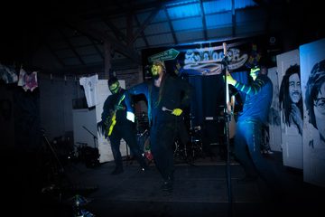 Żytstoock za nami. Impreza w stodole przyciągnęła artystów i performersów