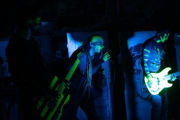 Żytstoock za nami. Impreza w stodole przyciągnęła artystów i performersów