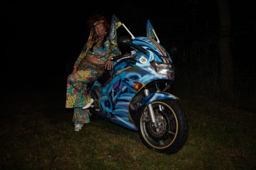 Żytstoock za nami. Impreza w stodole przyciągnęła artystów i performersów