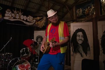 Żytstoock za nami. Impreza w stodole przyciągnęła artystów i performersów