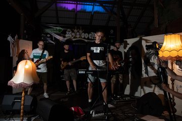 Żytstoock za nami. Impreza w stodole przyciągnęła artystów i performersów