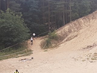 Biega Szaleńca – ekstremalne przeszkody podczas rywalizacji w Galewicach w powiecie wieruszowskim