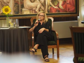 Ewa Chyra-Szwarc, poetka, dziennikarka spotkała się z czytelnikami w działoszyńskim pałacu