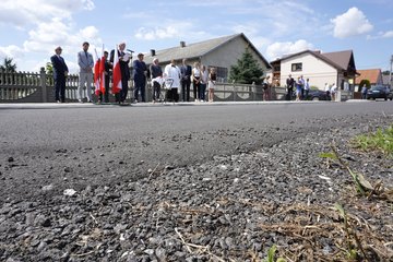 Przebudowany odcinek drogi powiatowej Czarnożyły – Dębina w Leniszkach został oficjalnie oddany do eksploatacji