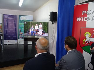 Pierwsza umowa grantowa w ramach projektu „Dostępna szkoła” została podpisana w Wieluniu