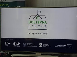 Pierwsza umowa grantowa w ramach projektu „Dostępna szkoła” została podpisana w Wieluniu