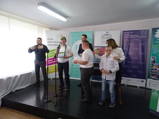 Pierwsza umowa grantowa w ramach projektu „Dostępna szkoła” została podpisana w Wieluniu