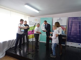 Pierwsza umowa grantowa w ramach projektu „Dostępna szkoła” została podpisana w Wieluniu