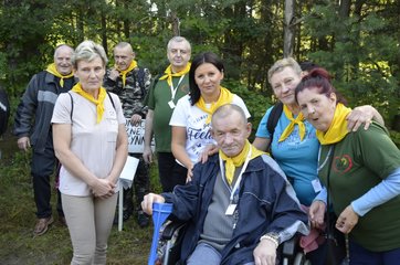 Podopieczni z DPS-u w Skrzynnie wraz z opiekunami wyruszyli w XXVI Pieszą Pielgrzymkę Świata Osób Słabych na Jasną Górę