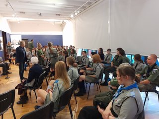 Wzruszające spotkanie harcerzy ze światkami 1 września 1939 roku w wieluńskim muzeum