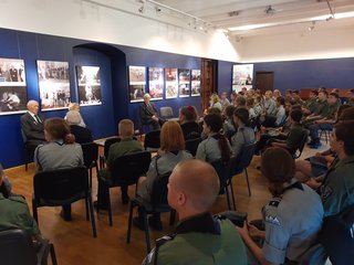 Wzruszające spotkanie harcerzy ze światkami 1 września 1939 roku w wieluńskim muzeum