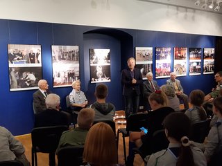 Wzruszające spotkanie harcerzy ze światkami 1 września 1939 roku w wieluńskim muzeum