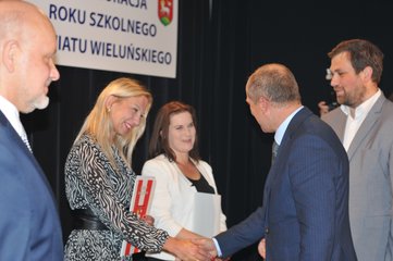 Uroczyste powiatowe rozpoczęcie roku szkolnego odbyło się w PMDKiS w Wieluniu