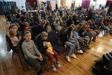 Słoń i małpa na scenie, czyli kolorowa przygoda z teatrem w Praszce
