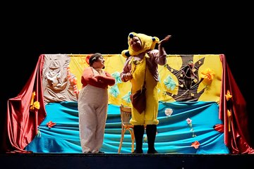 Słoń i małpa na scenie, czyli kolorowa przygoda z teatrem w Praszce