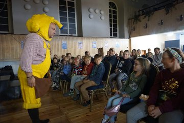 Słoń i małpa na scenie, czyli kolorowa przygoda z teatrem w Praszce