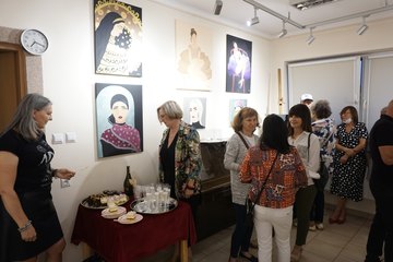 Wyjątkowe portrety kobiet można oglądać w Galerii „Obok” w Praszce