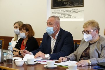Andrzej Chowis i Sławomir Kaftan – kolejno: były sekretarz i były skarbnik powiatu wieluńskiego – oficjalnie pożegnali się z radnymi powiatowymi