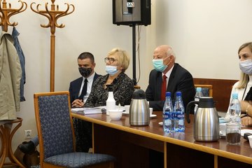 Andrzej Chowis i Sławomir Kaftan – kolejno: były sekretarz i były skarbnik powiatu wieluńskiego – oficjalnie pożegnali się z radnymi powiatowymi