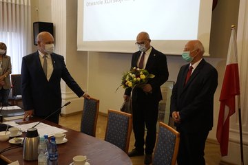 Andrzej Chowis i Sławomir Kaftan – kolejno: były sekretarz i były skarbnik powiatu wieluńskiego – oficjalnie pożegnali się z radnymi powiatowymi