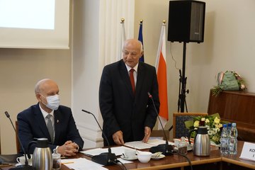 Andrzej Chowis i Sławomir Kaftan – kolejno: były sekretarz i były skarbnik powiatu wieluńskiego – oficjalnie pożegnali się z radnymi powiatowymi