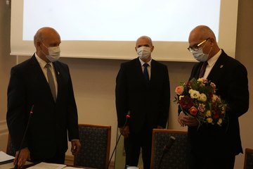 Andrzej Chowis i Sławomir Kaftan – kolejno: były sekretarz i były skarbnik powiatu wieluńskiego – oficjalnie pożegnali się z radnymi powiatowymi