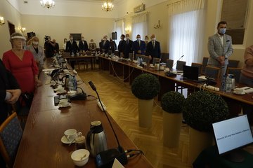 Andrzej Chowis i Sławomir Kaftan – kolejno: były sekretarz i były skarbnik powiatu wieluńskiego – oficjalnie pożegnali się z radnymi powiatowymi