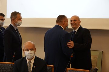 Andrzej Chowis i Sławomir Kaftan – kolejno: były sekretarz i były skarbnik powiatu wieluńskiego – oficjalnie pożegnali się z radnymi powiatowymi
