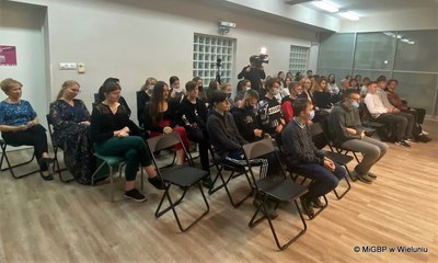 Promocja tomiku wierszy Julii Chudeckiej w wieluńskiej bibliotece