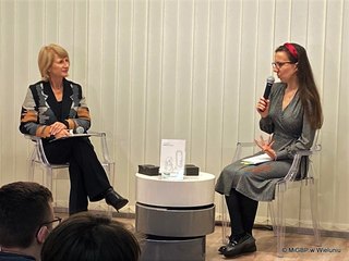 Promocja tomiku wierszy Julii Chudeckiej w wieluńskiej bibliotece