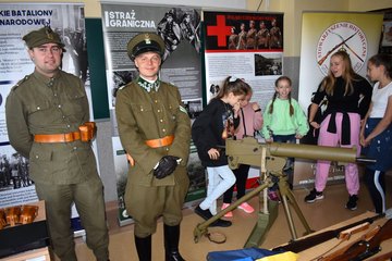 Niecodzienna lekcja historii w Szkole Podstawowej w Białej