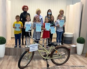 Konkurs plastyczno-literacki ”Bohaterowie wierszy Jana Brzechwy z książką na wakacjach” rozstrzygnięty