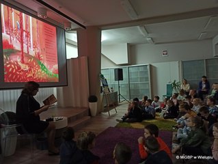 Po wakacjach wieluńska książnica wraca do spotkań z Joanną Gradowską