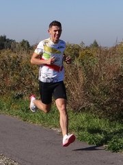 Wieluń biegał na trasie po wąskotorówce